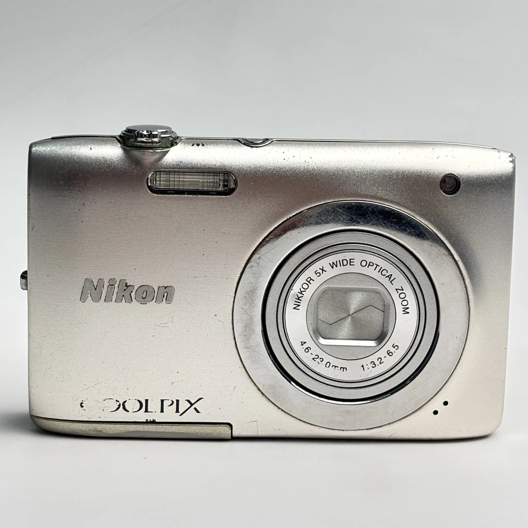 95新 Nikon/尼康 s2600银色1400万像素5倍变焦复古ccd