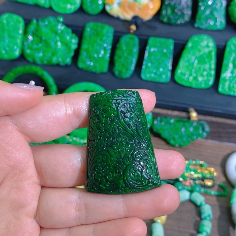 【闪购商品】翡翠未镶嵌颈饰吊坠