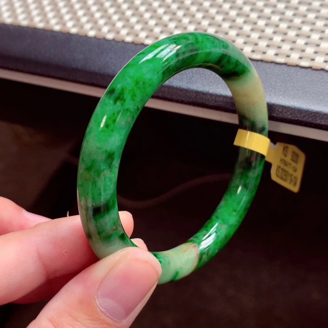 翡翠手镯未镶嵌缅甸翡翠