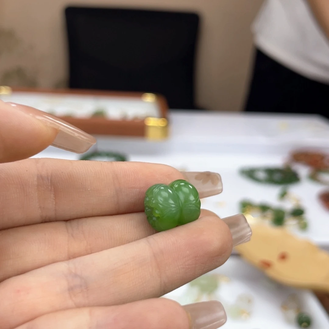 颈饰未镶嵌和田玉行**风