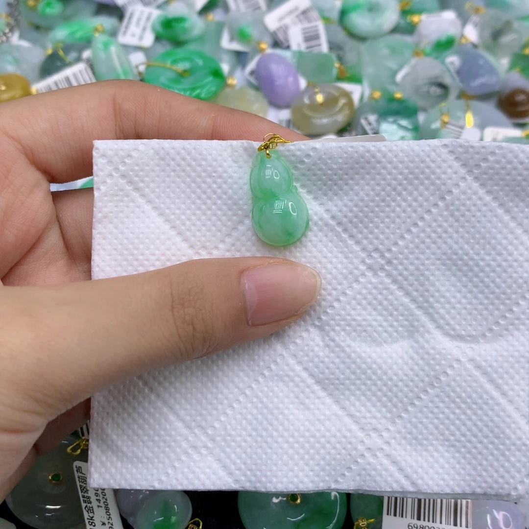 翡翠18K金镶嵌颈饰11111111111