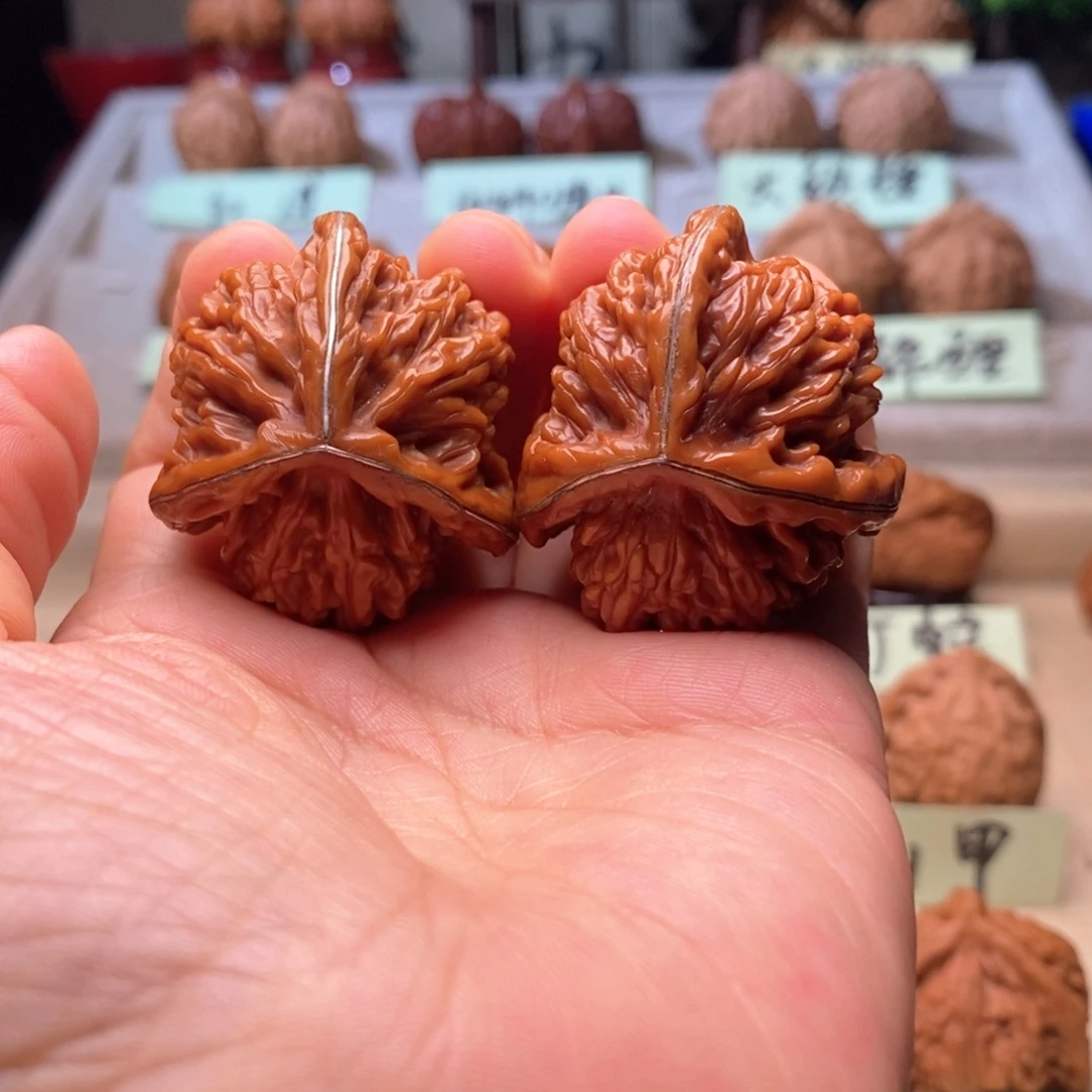 小***岩把件文玩核桃麦虎三棱