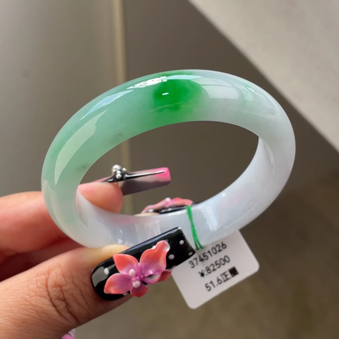 未镶嵌手镯翡翠一手）白底飘绿正圈手镯