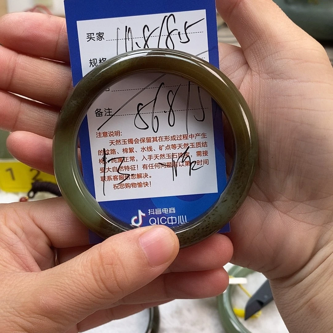 和***0和田玉未镶嵌手镯