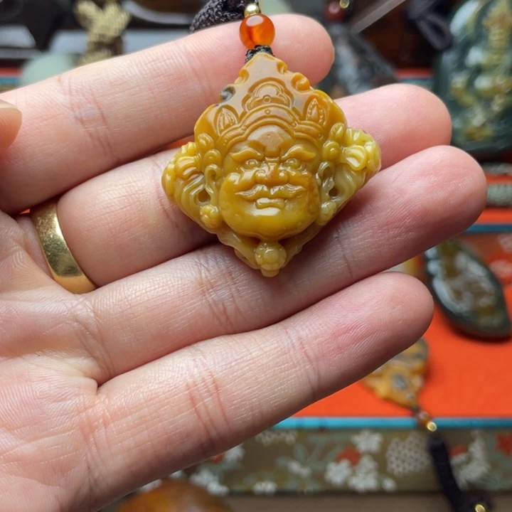 颈饰未镶嵌和田玉（糖玉）