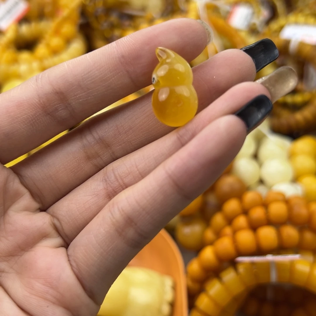 琥珀珠宝奇石未镶嵌