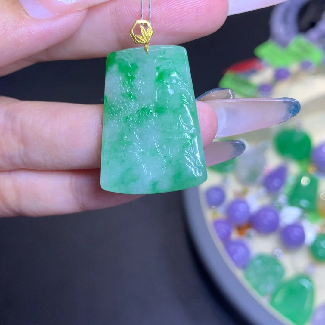 颈饰18K金镶嵌翡翠天然