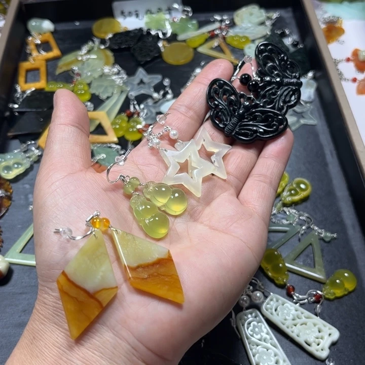 蛇纹石玉合金耳饰