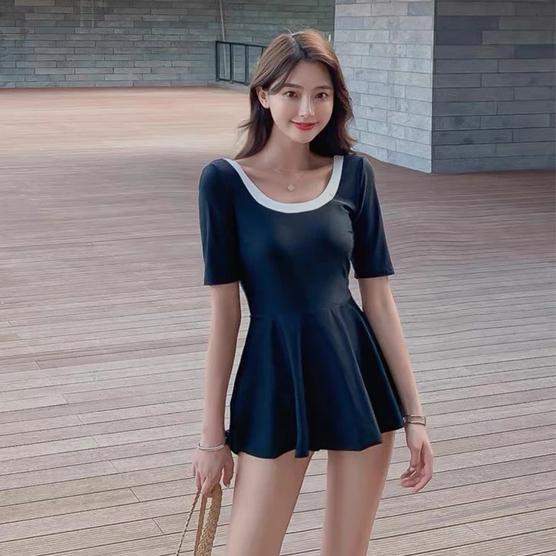 新款时尚泳衣女遮肚显瘦保守短袖连角裙式露背仙女范温泉ins泳装