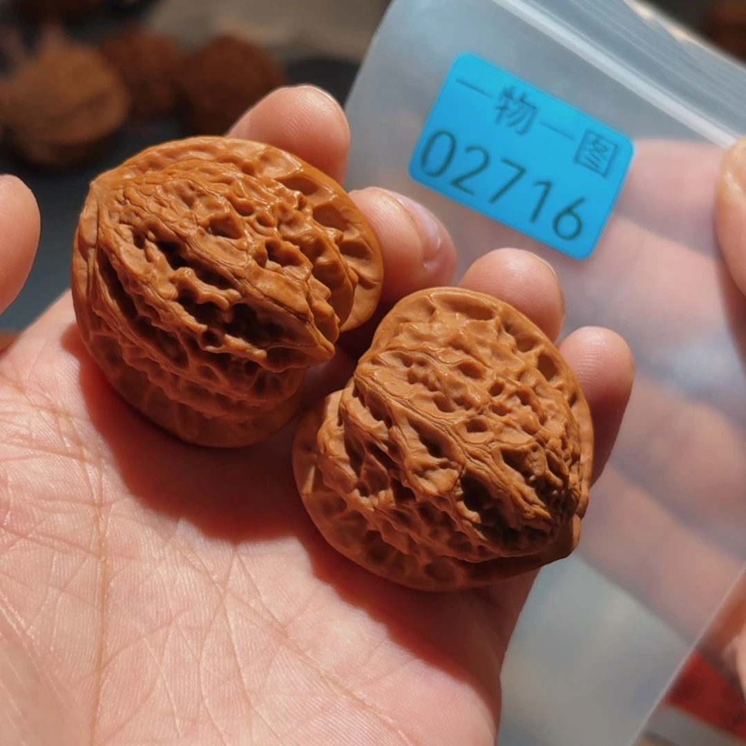 文玩核桃把件金牛