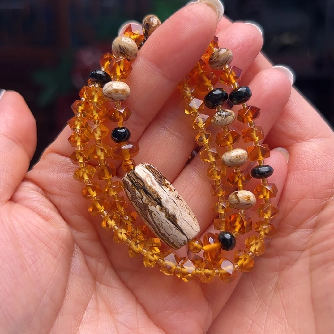 琥珀裸石未镶嵌陶****）抚顺琥珀30588。