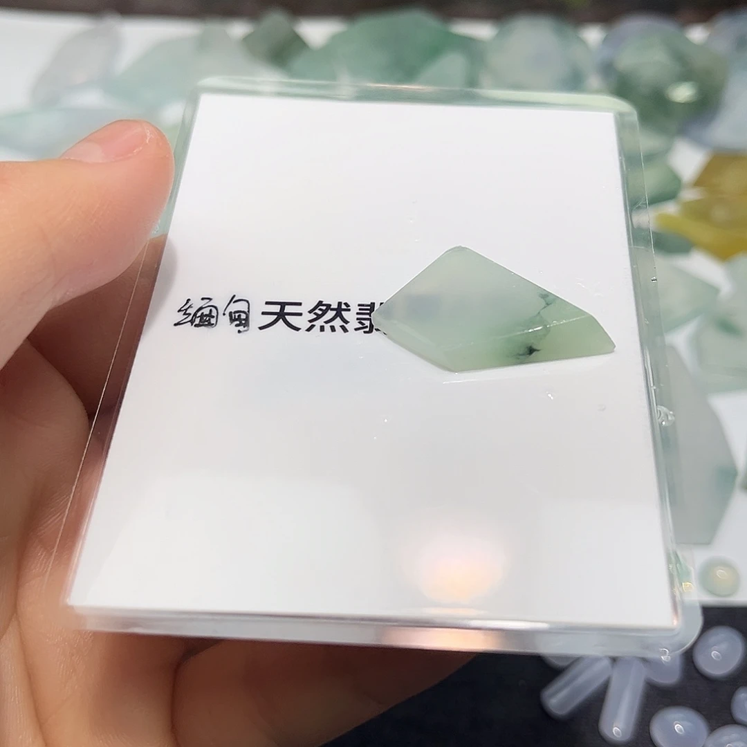 翡翠未镶嵌颈饰5688
