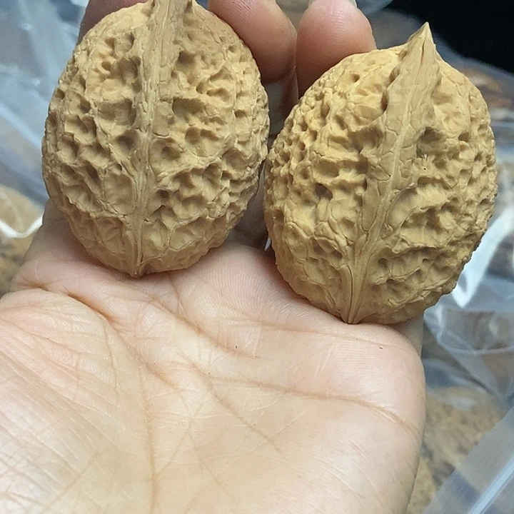 文玩核桃把件云南铁核桃基地89