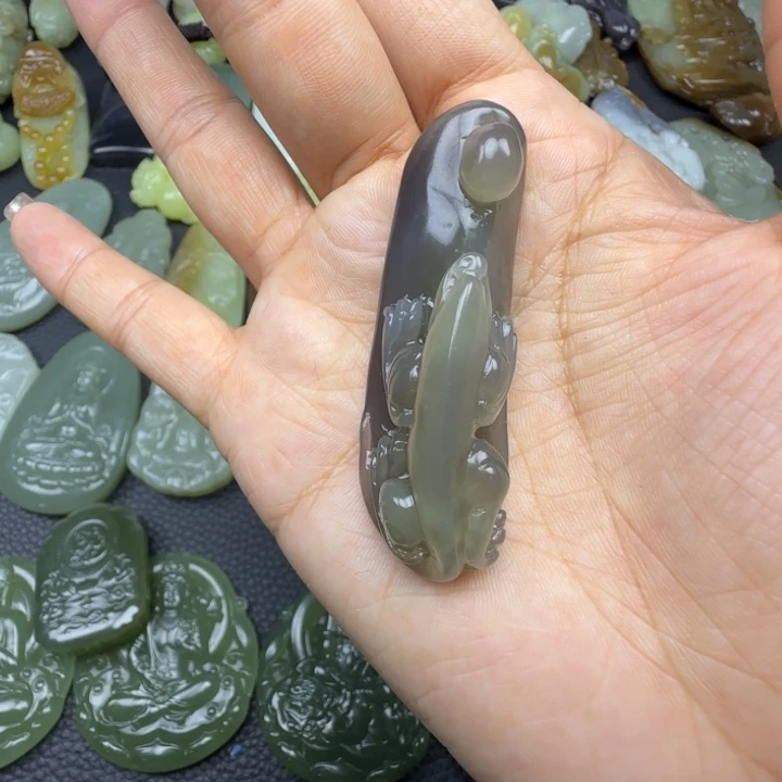 和田玉未镶嵌颈饰