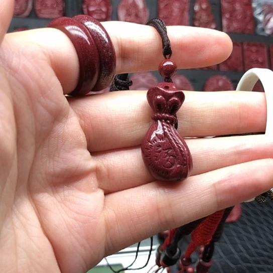 天然辰砂钱袋子吊坠