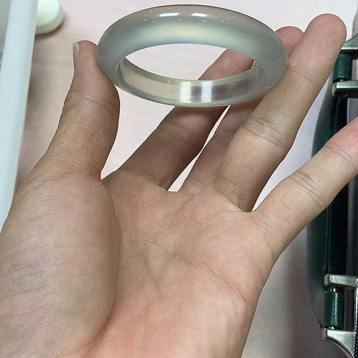 玛瑙/玉髓手镯未镶嵌哼*453