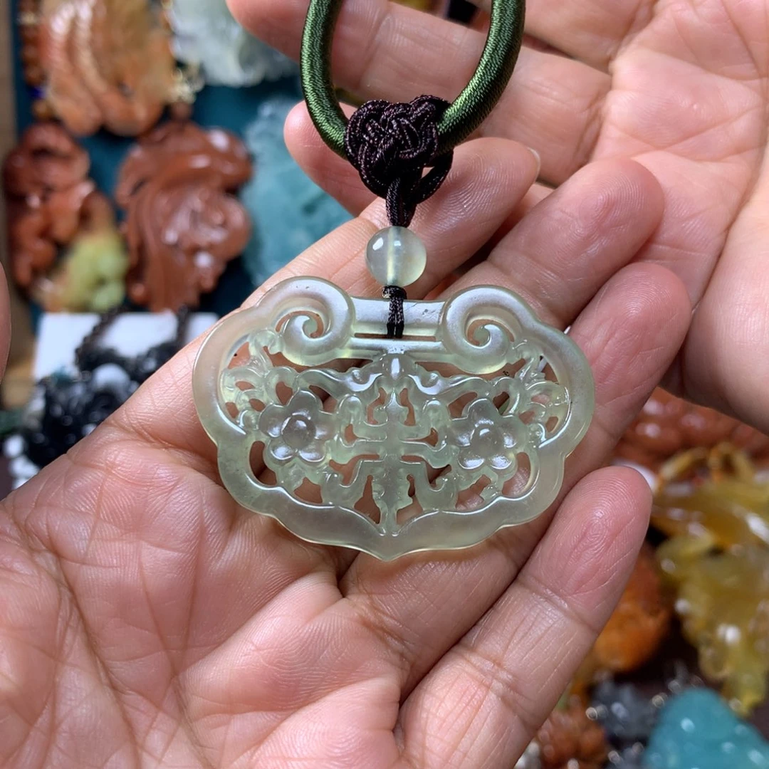 蛇纹石玉未镶嵌挂坠