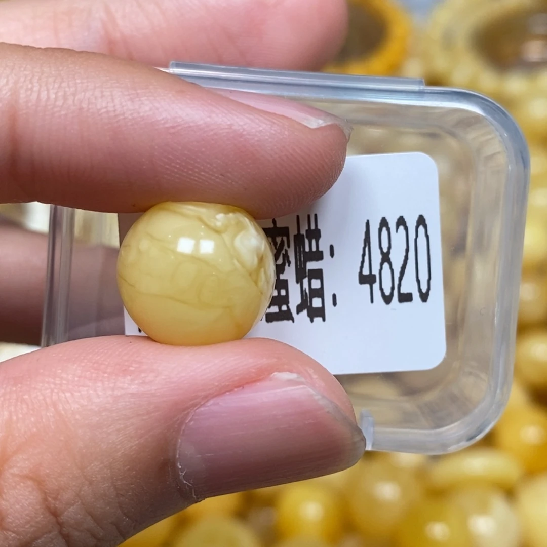 蜜蜡未镶嵌珠宝奇石4820