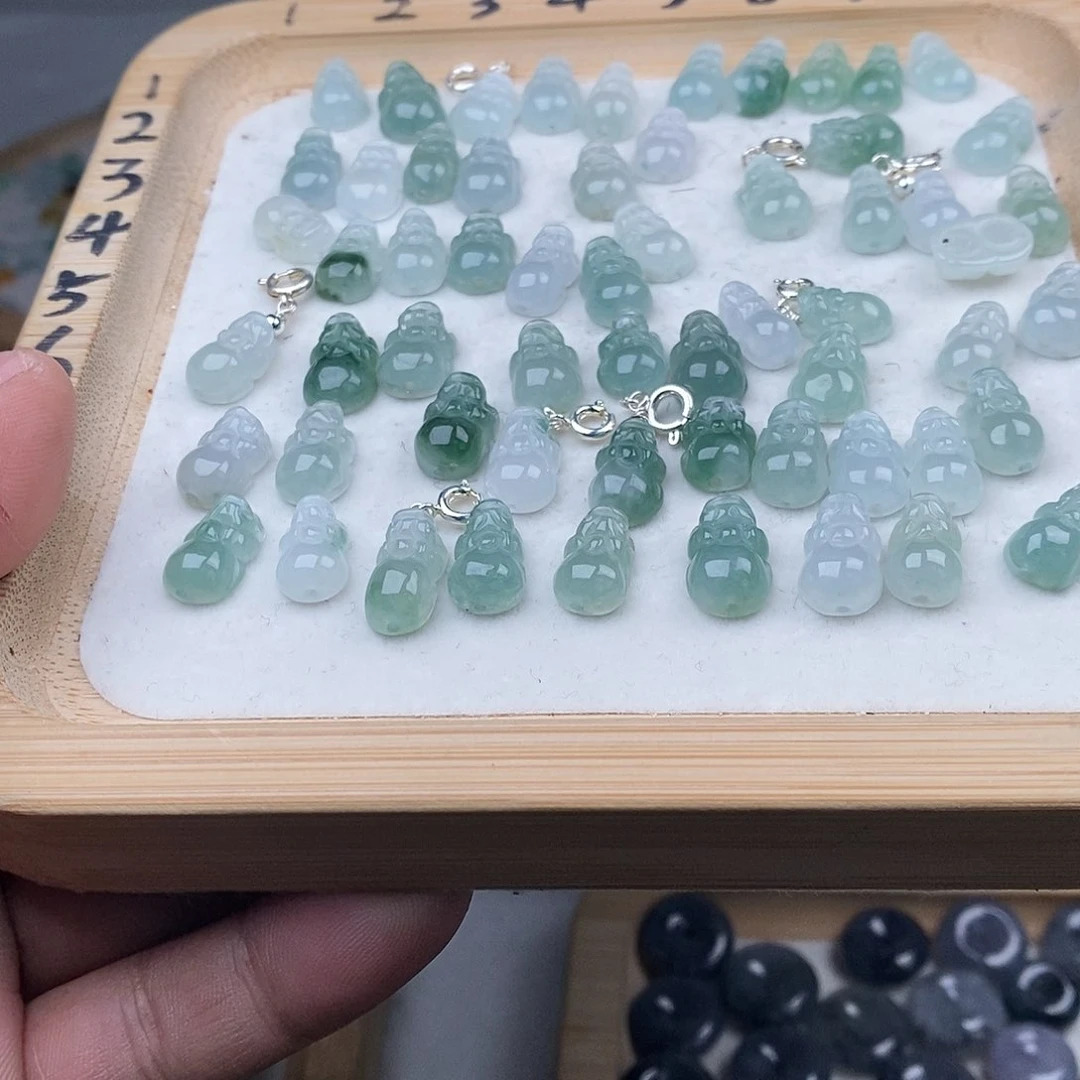 翡翠颈饰未镶嵌皮丘