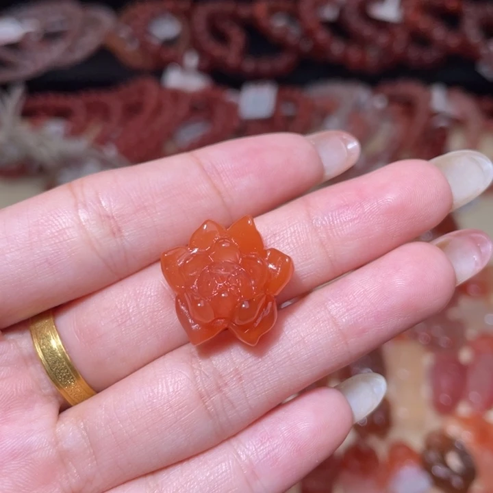 南红玛瑙荷花通孔未镶嵌763