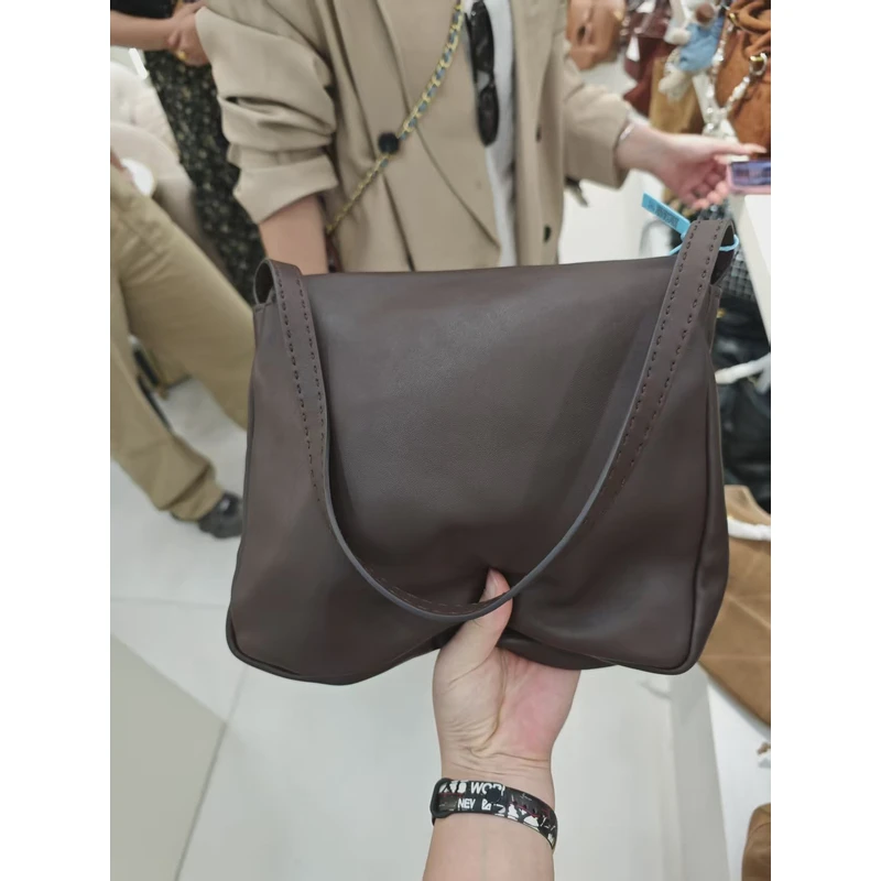 YUSHA/高档咖色阿肉翻盖邮差包-肯豆同款-919