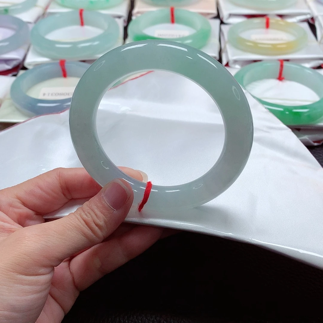 翡翠手镯（圆镯）未镶嵌天然A货翡翠手镯