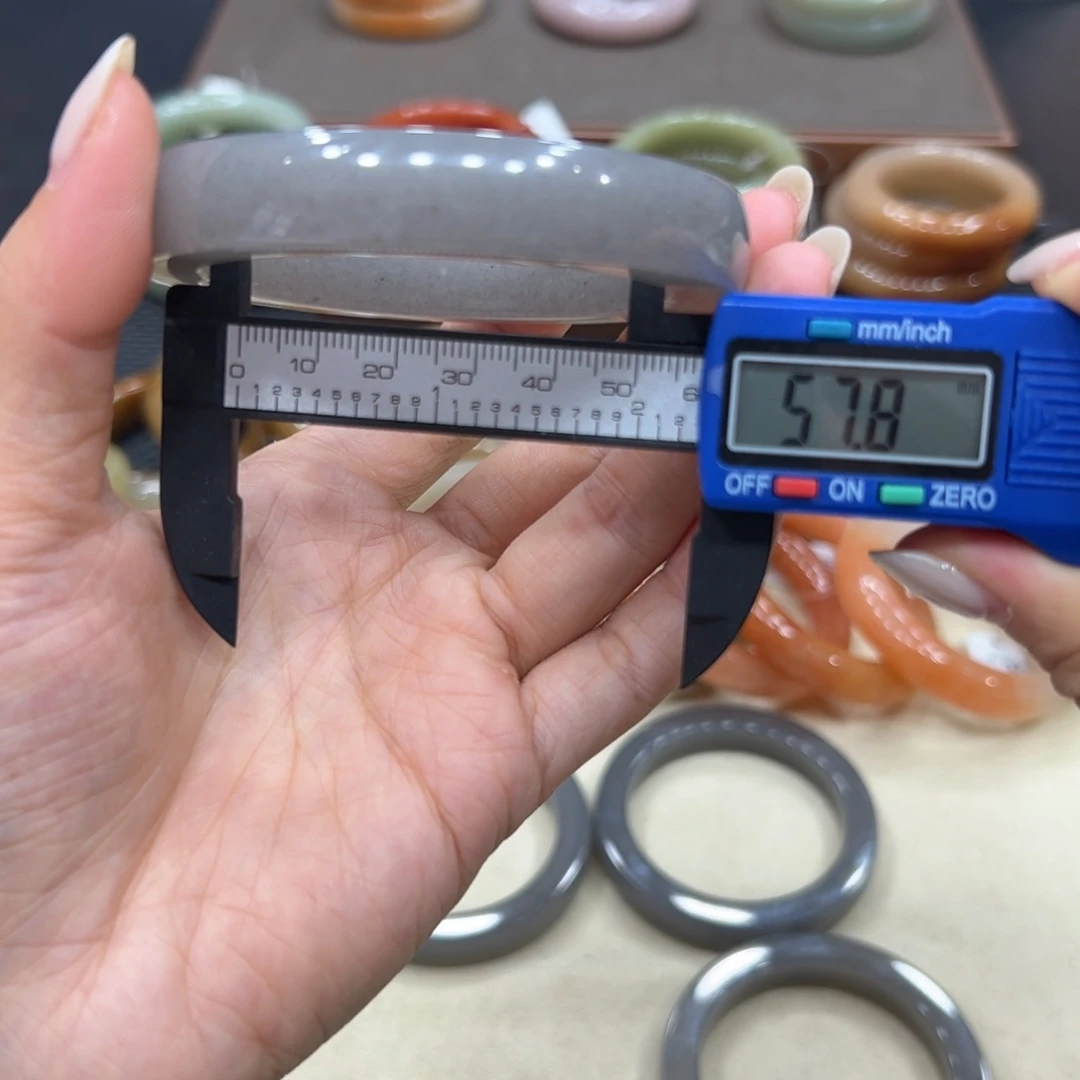 未镶嵌手镯石英质玉