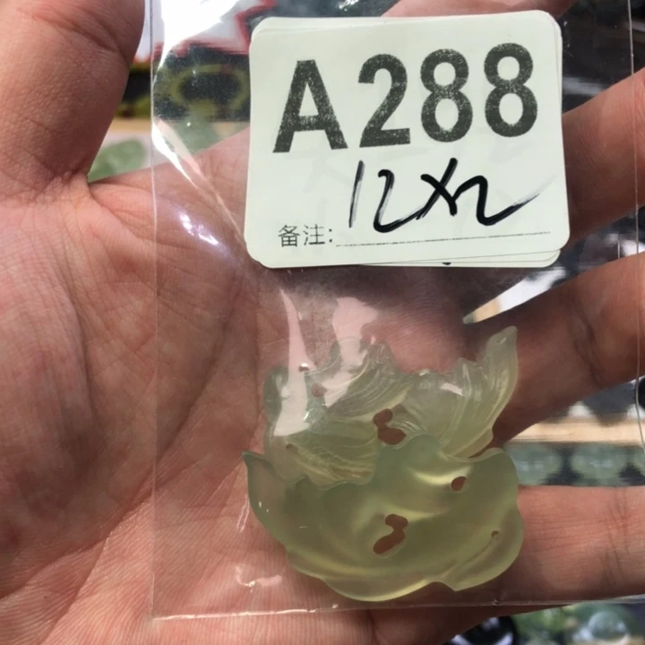 未镶嵌岫玉吊坠(赠链)?