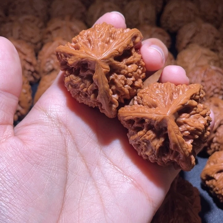 福***家桃核吊坠小妹三棱