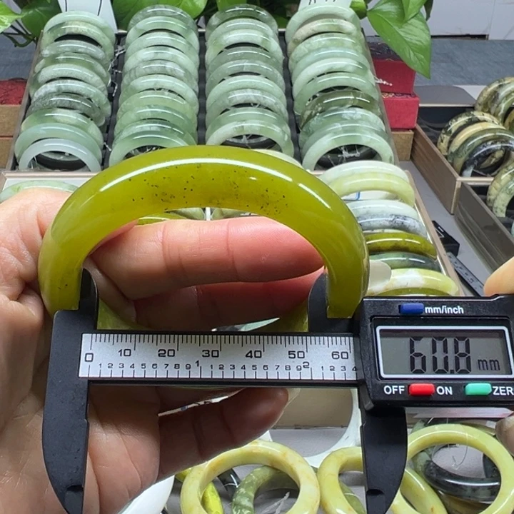 蛇纹石玉未镶嵌手镯50