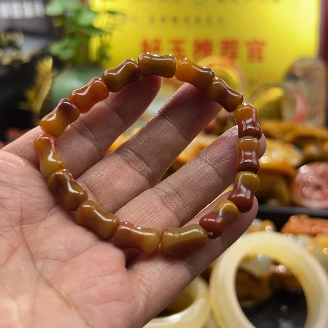颈饰未镶嵌石英质玉