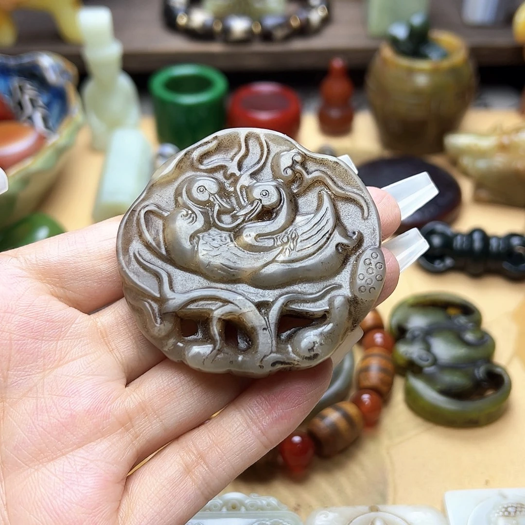 蛇纹石玉未镶嵌颈饰