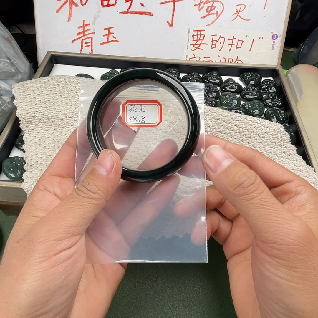 花***朵和田玉未镶嵌手镯