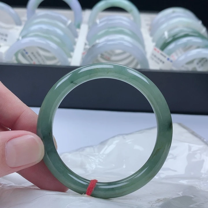 翡翠未镶嵌手镯51.52圈