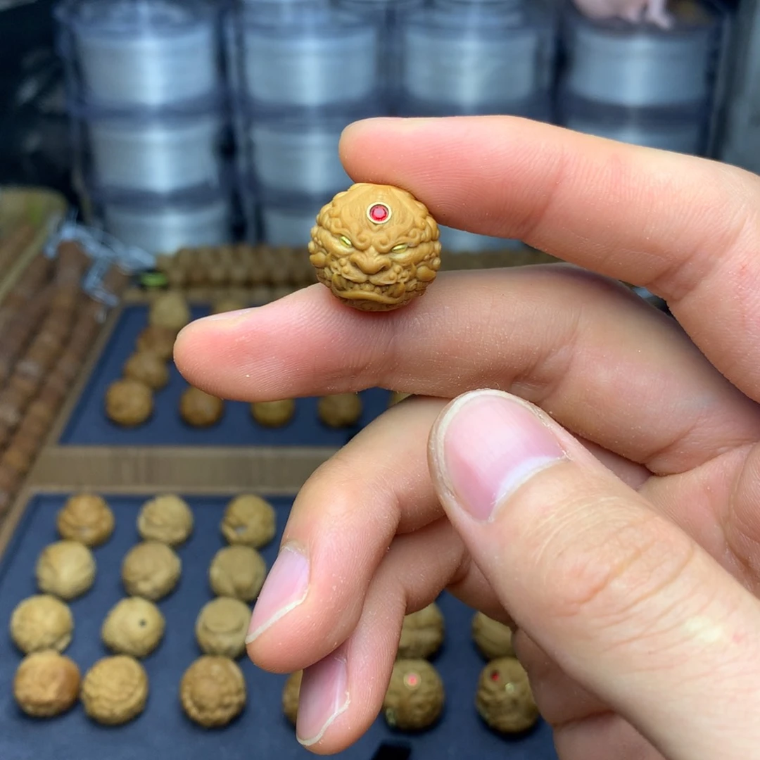 ****哥猴头核桃吊坠唐狮