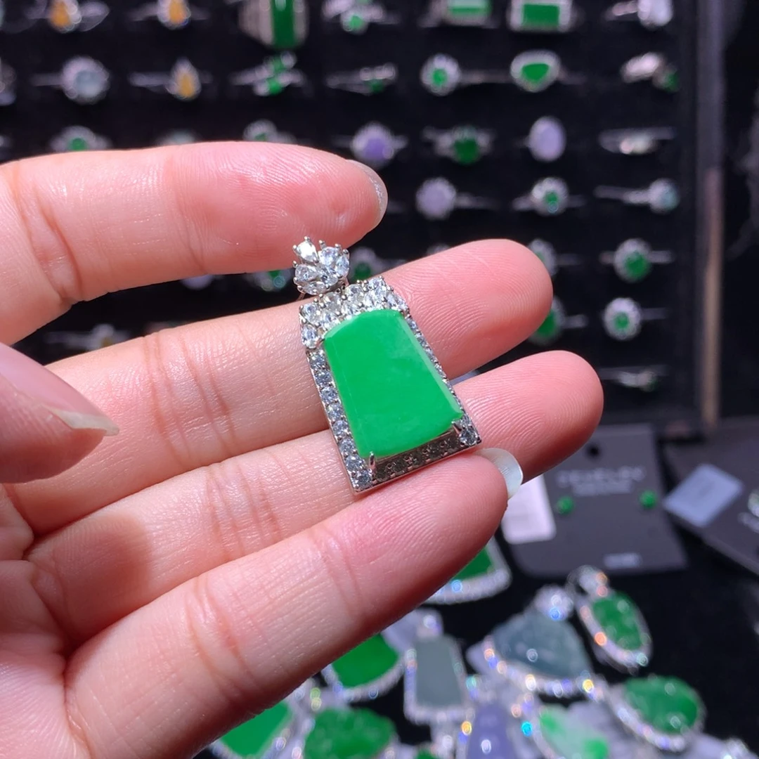 翡翠银S925镶嵌颈饰翡翠