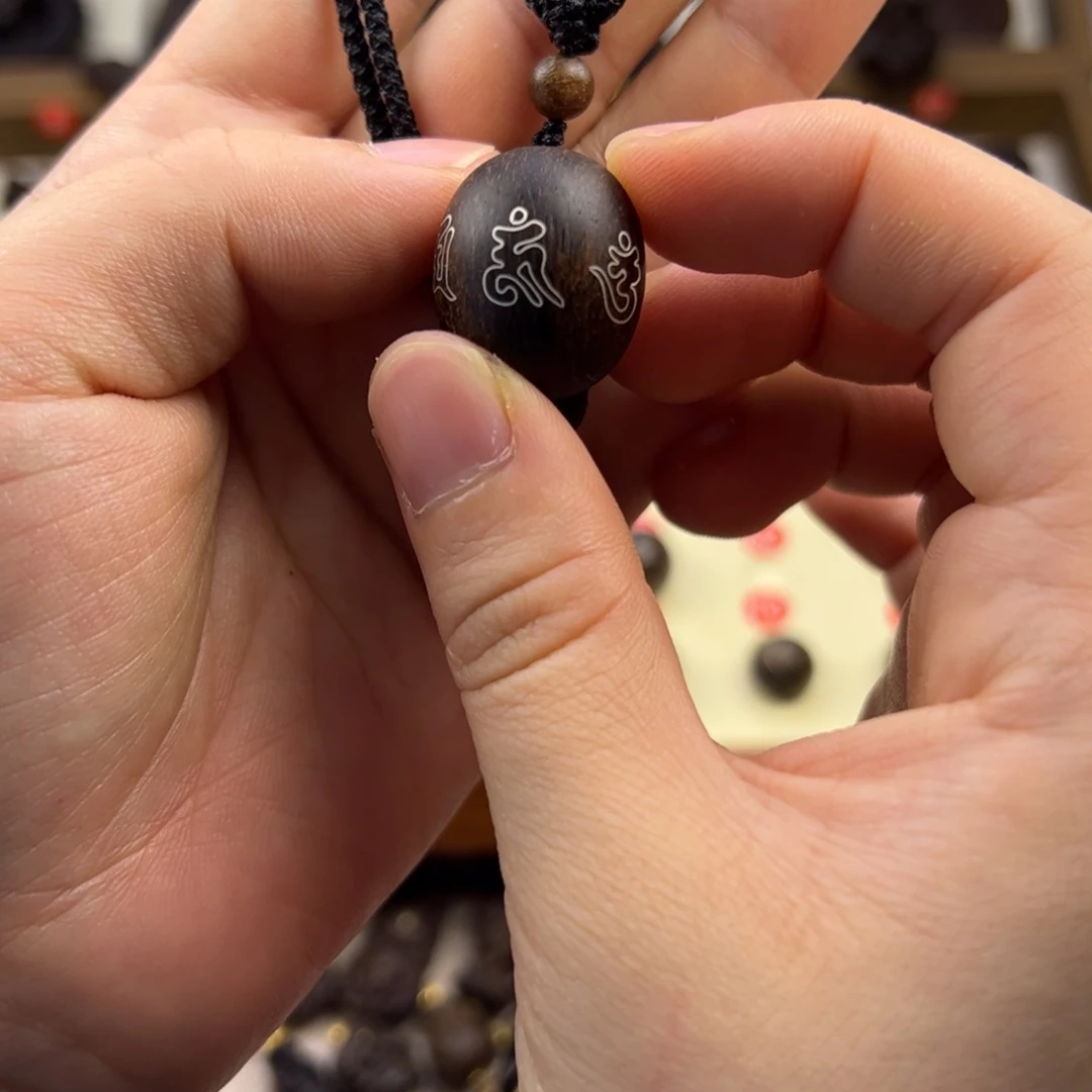 木质类六字随行脖挂配饰