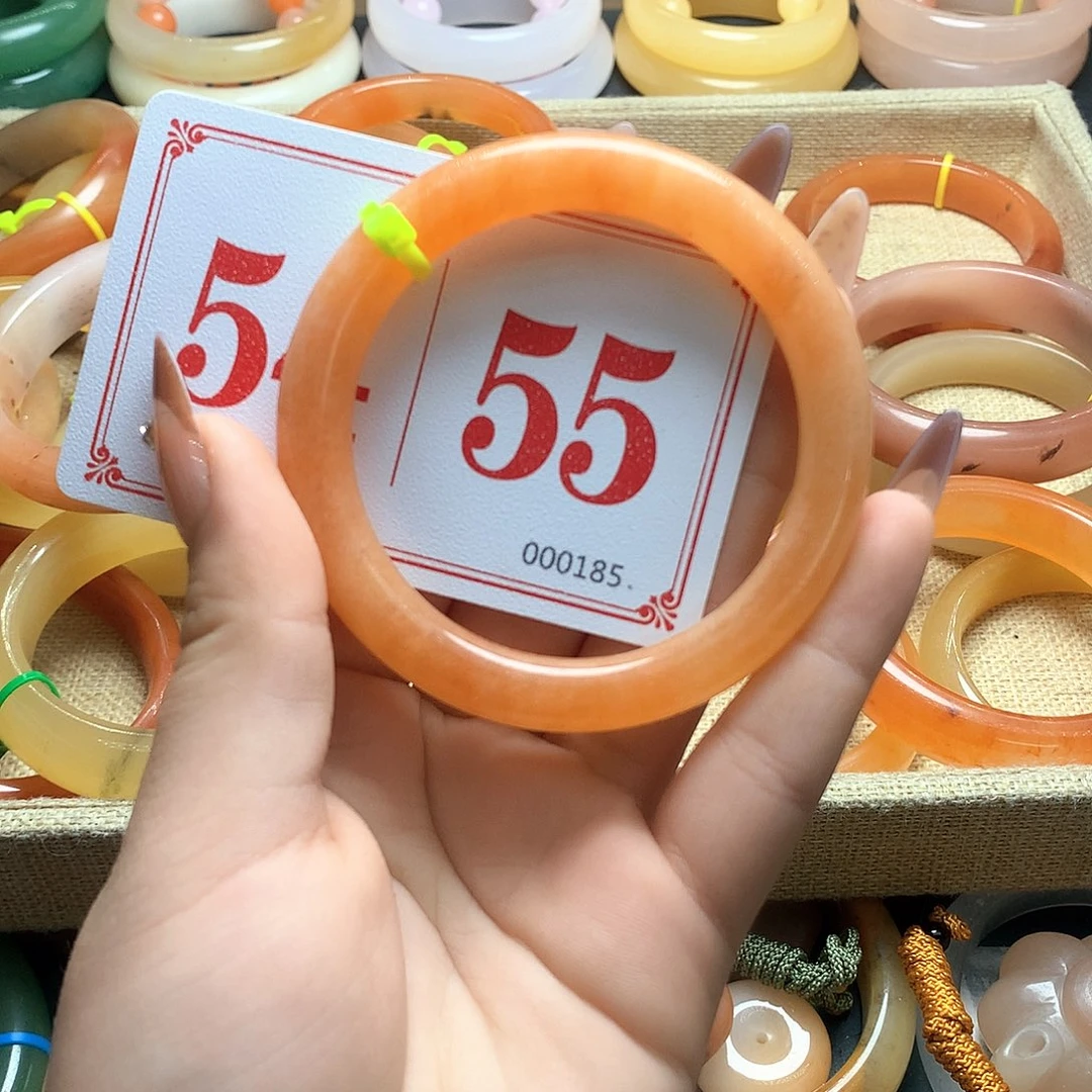 未镶嵌石英质玉（黄龙玉）手镯