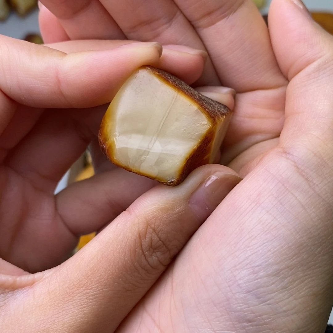 定制琥珀天然蜜蜡