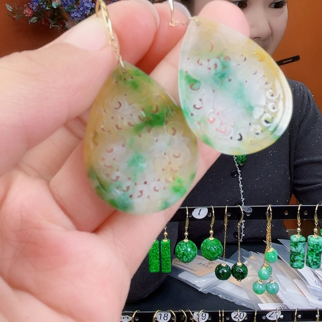 翡翠18K金镶嵌耳饰