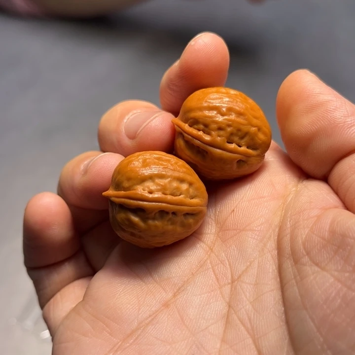 文玩核桃把件小海豚8241