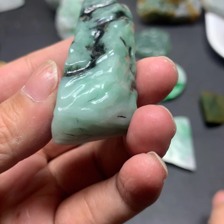 翡翠颈饰未镶嵌翡翠