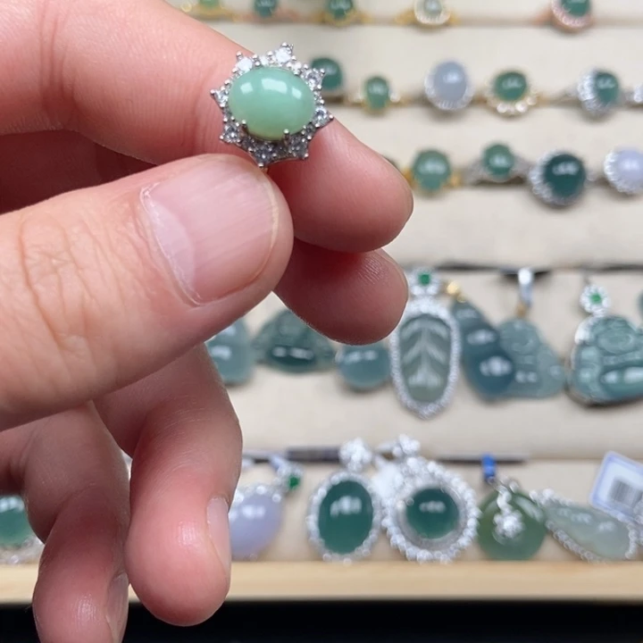 翡翠18K金镶嵌戒指