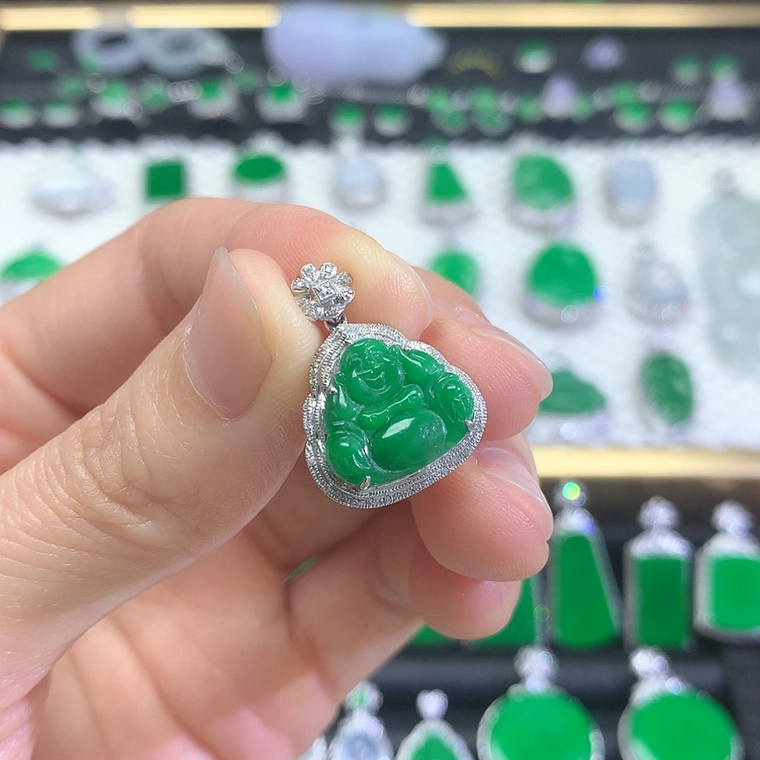 颈饰18K金镶嵌翡翠吊坠