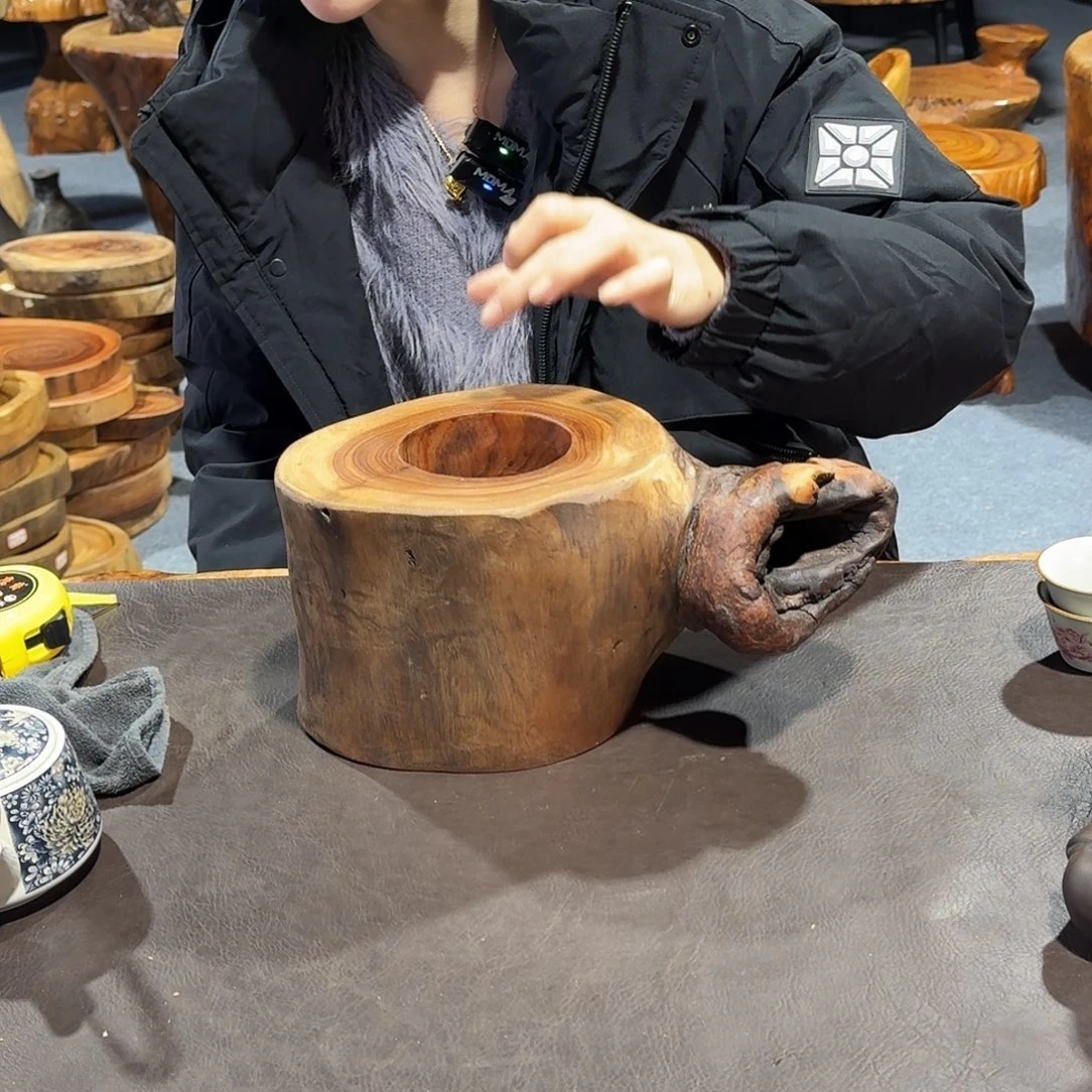 香樟木笔筒30-16.5-14