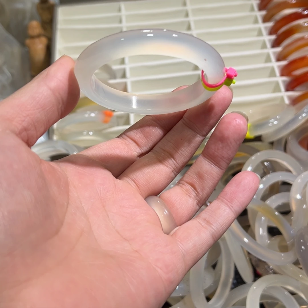 玛瑙/玉髓未镶嵌手镯55圈有包容1.6