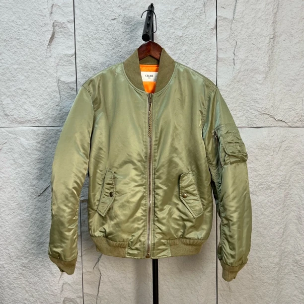 99新 Celine/思琳 绿色背后字母印花飞行夹克 44码 ys000760