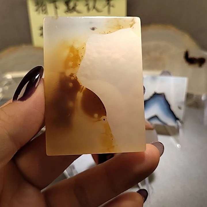 玛瑙/玉髓未镶嵌吊坠挂牌长颈鹿