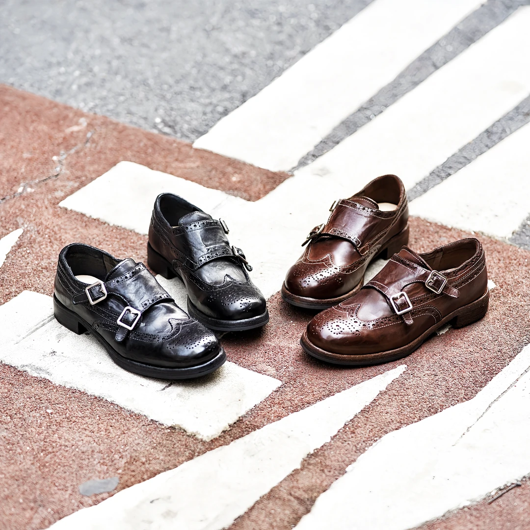 Westimpressiom西部马皮女春季圆头英伦布洛克雕花金属双扣孟克鞋