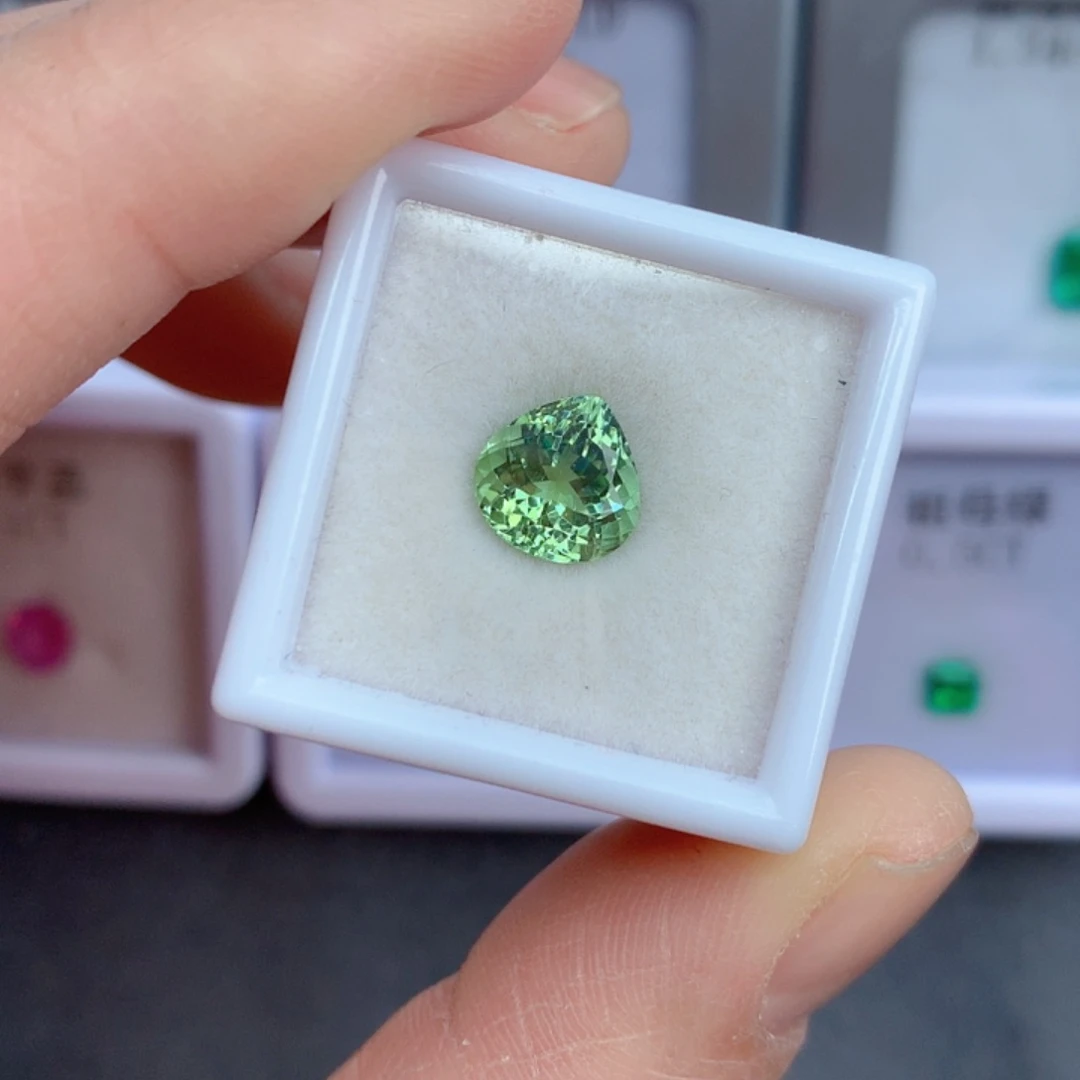 未镶嵌2.26克拉裸石绿色碧玺